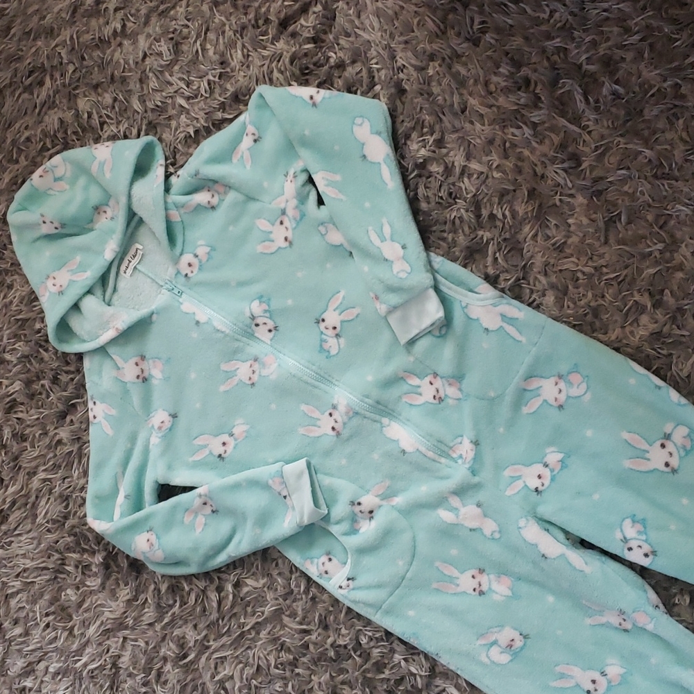 BUNNY FUZZY ONSIE SZ M